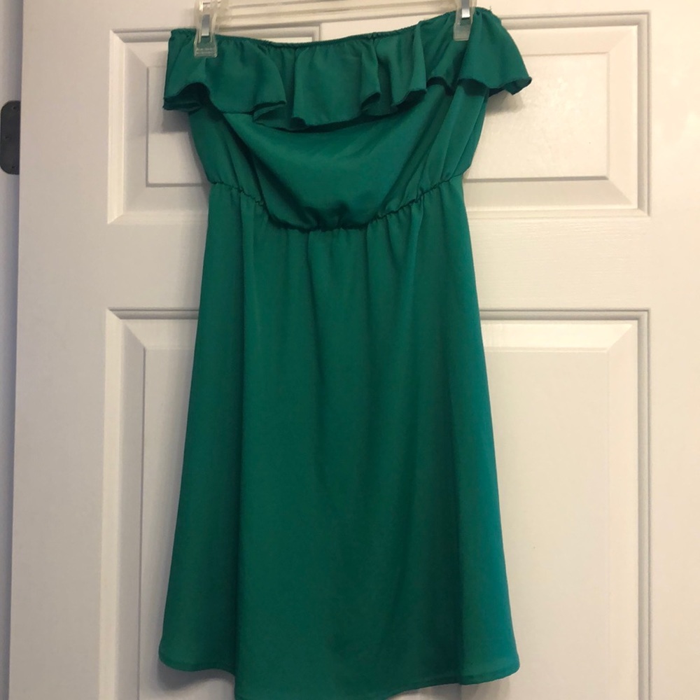 Green strapless dress